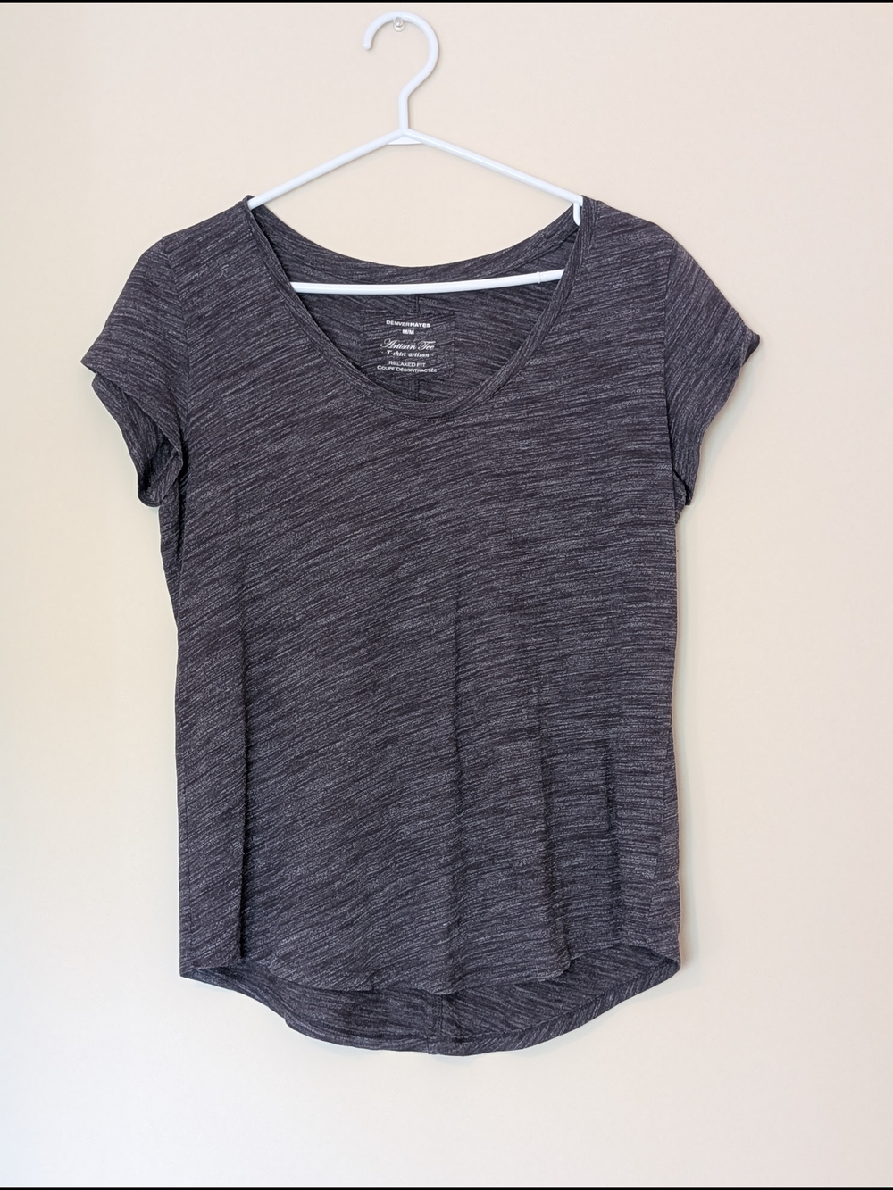 Denver Hayes Heathered Charcoal V-Neck Short Sleeve Tee, Size Medium